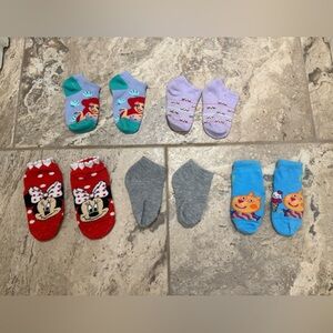 Used size 2T assorted no show socks Set 5 pairs